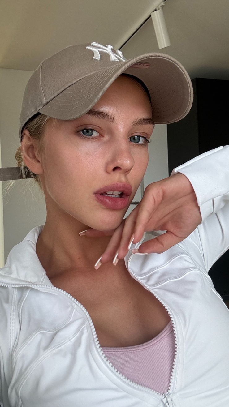 Picture of Alexa Breit