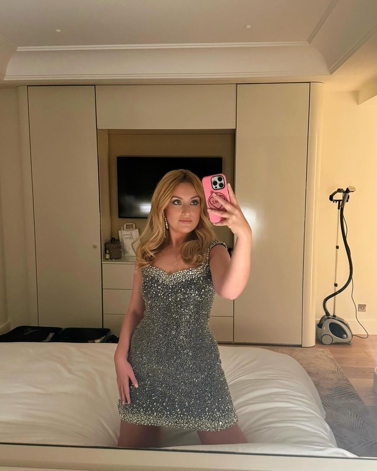 Amelia Dimoldenberg