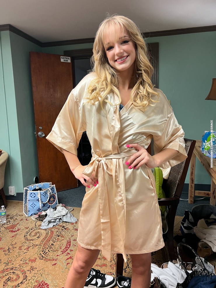 Picture of Natalie Grace