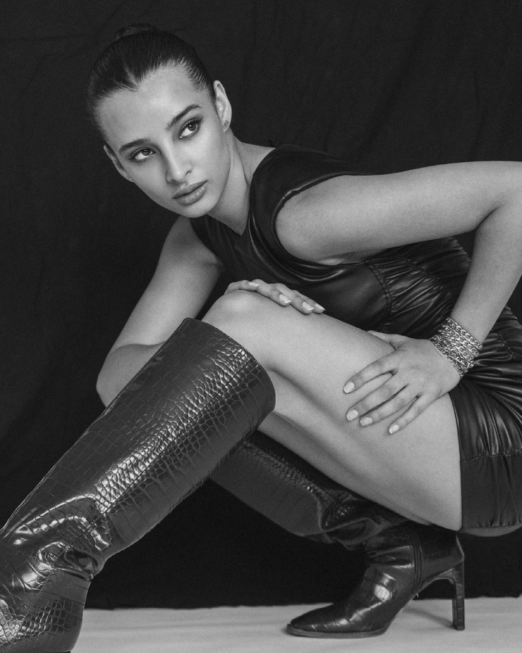 Anna Grace model