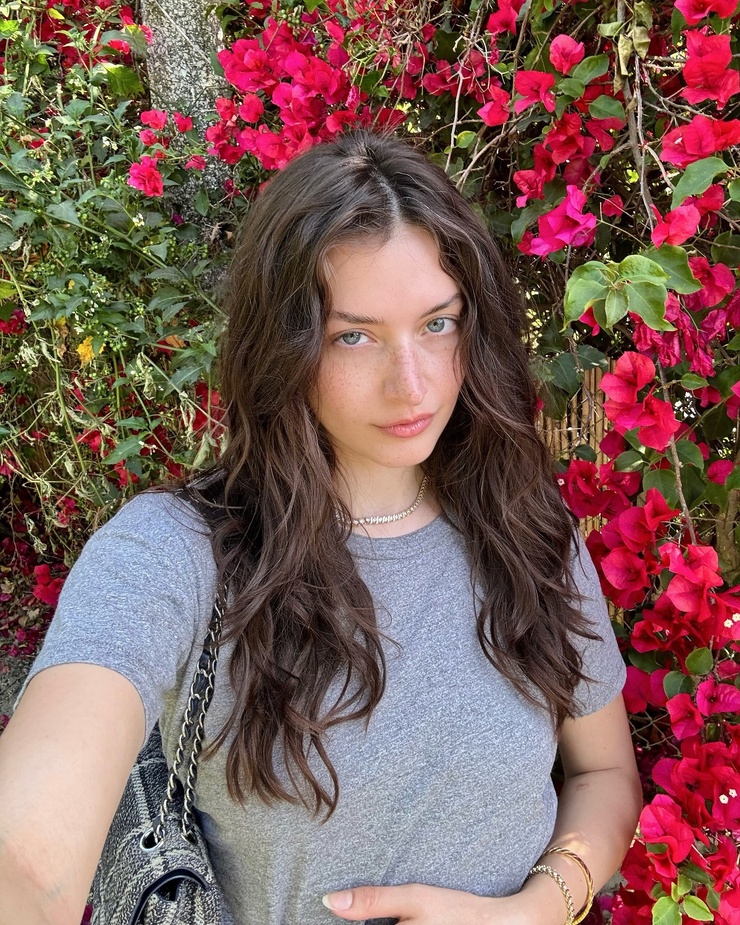 Jessica Clements picture