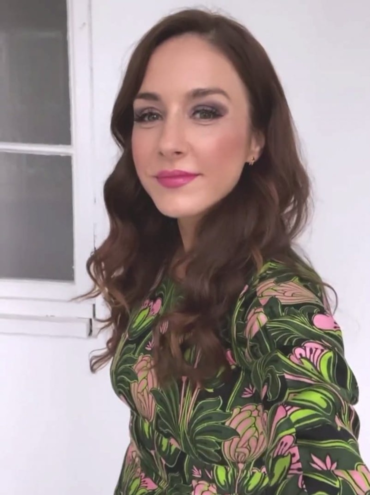 Erin Karpluk Erin Karpluk