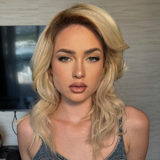 Bella Monroe image