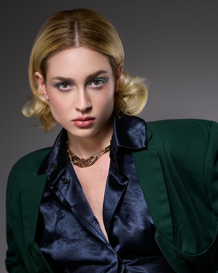 Bella Monroe