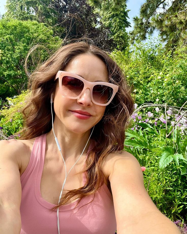 Erin Karpluk Erin Karpluk