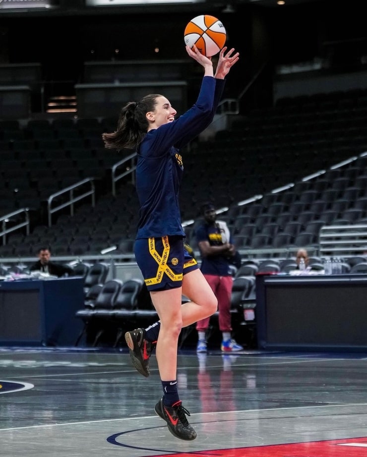 Caitlin Clark (ii)