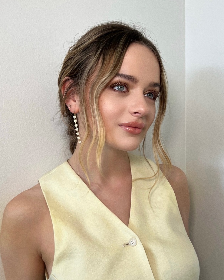 Joey King image