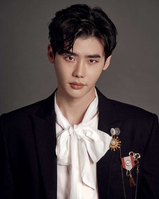 Jong Suk Lee