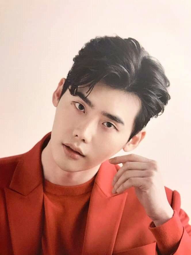 Jong Suk Lee
