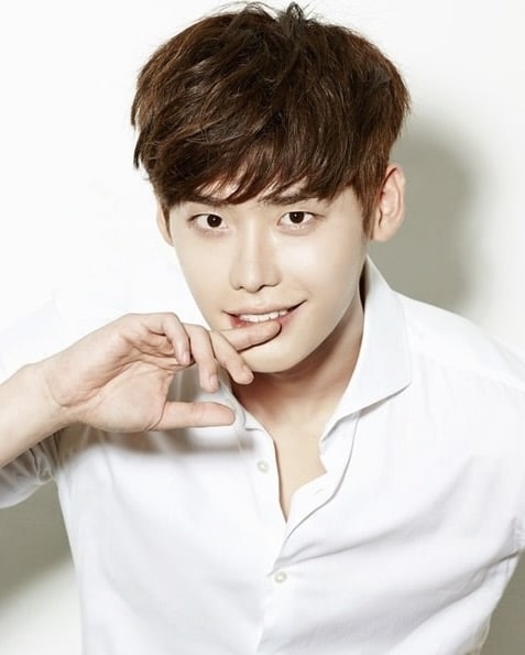 Jong Suk Lee