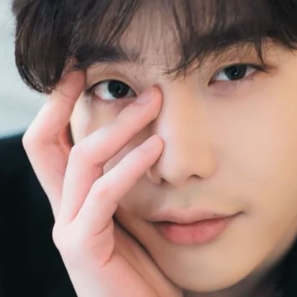 Jong Suk Lee