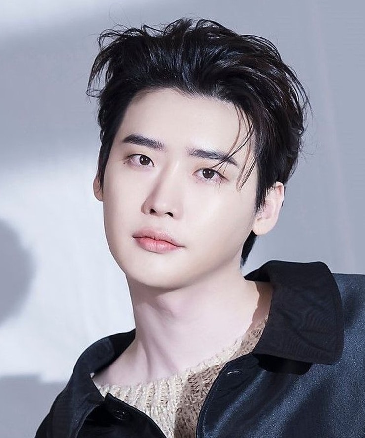 Jong Suk Lee