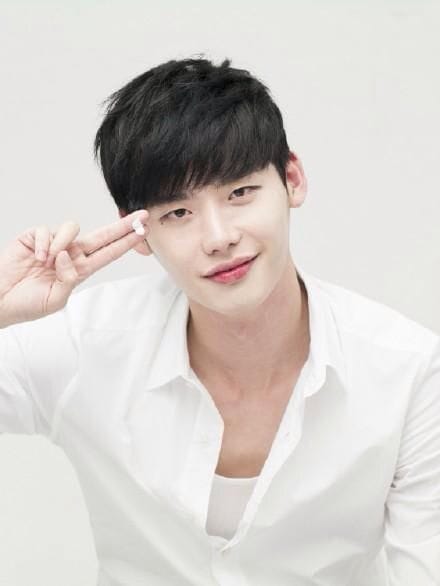 Jong Suk Lee