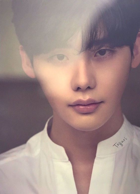 Jong Suk Lee