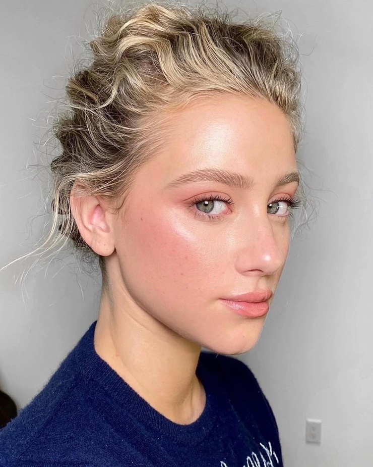 Lili Reinhart