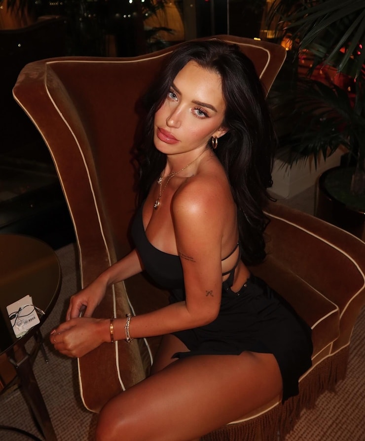 Anastasia Karanikolaou Anastasia Karanikolaou
