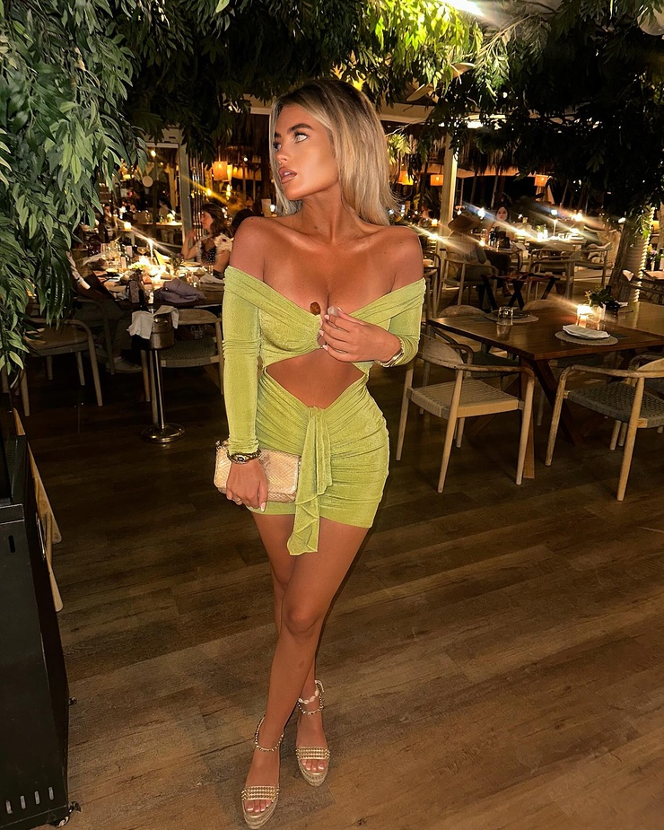 Mia Woodhall