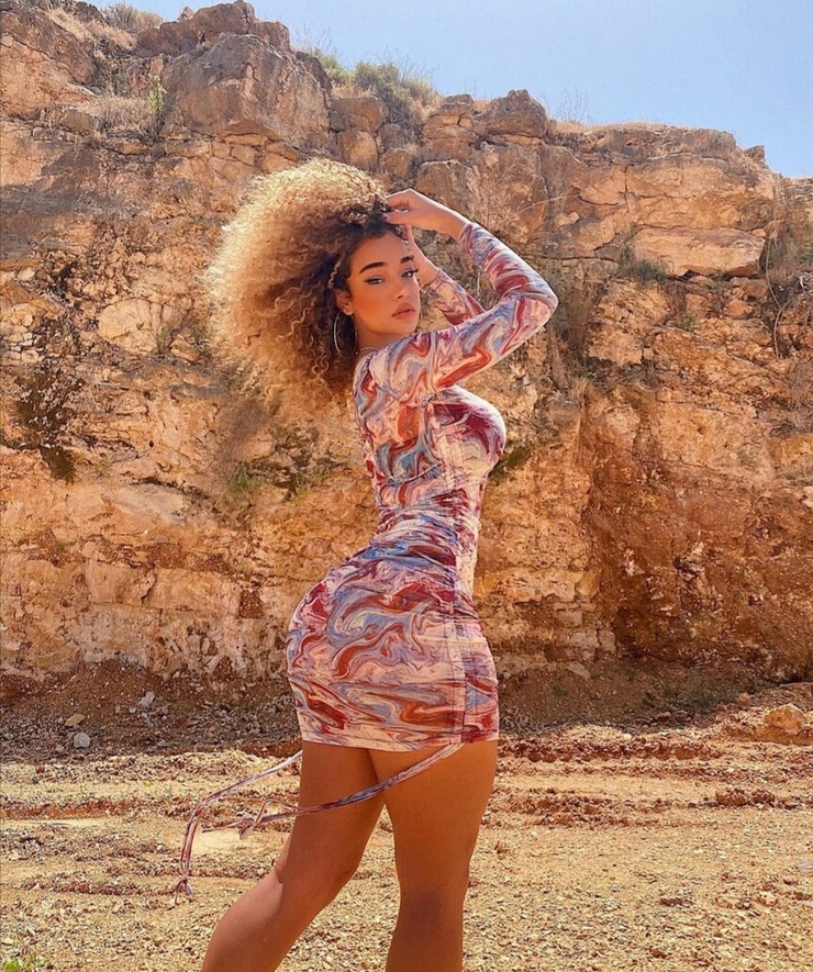 Dana Curly