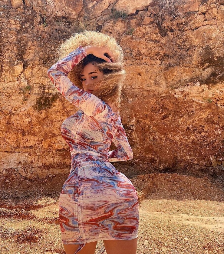 Dana Curly