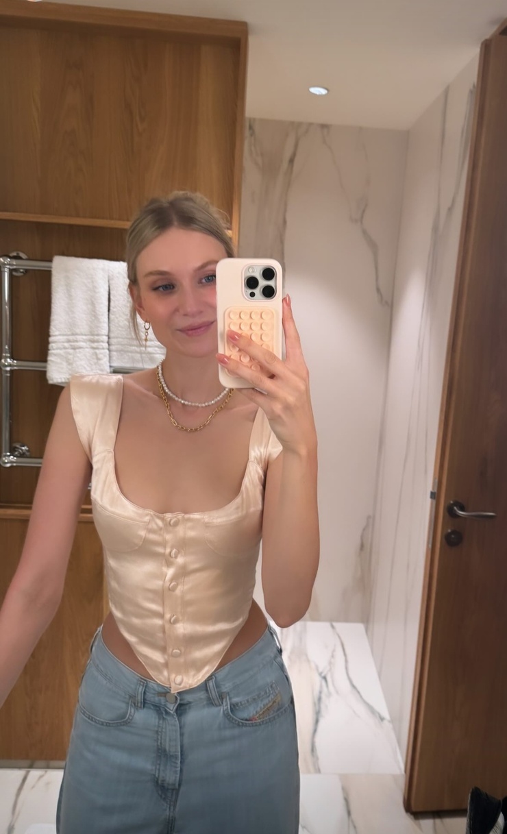 Carolin Niemczyk Carolin Niemczyk
