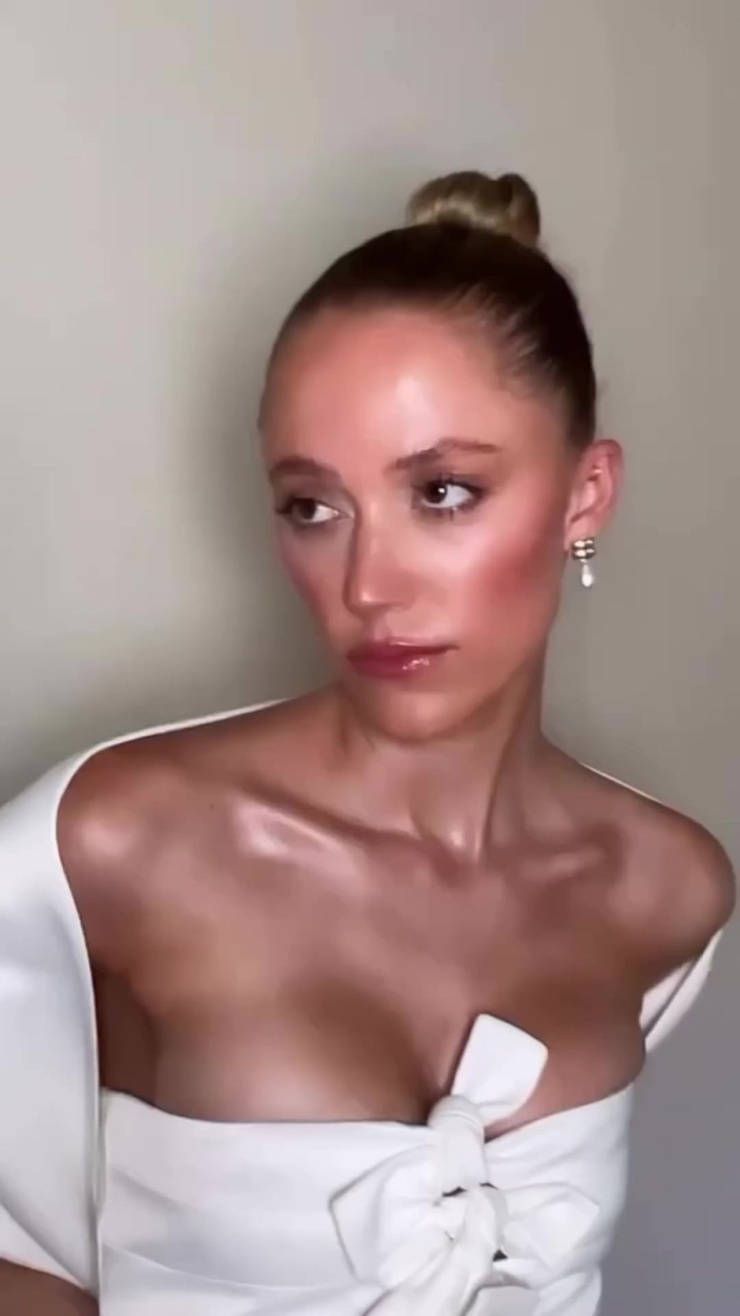 Maika Monroe Maika Monroe