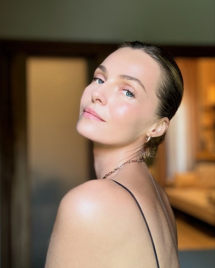 Valentina Zelyaeva Valentina Zelyaeva