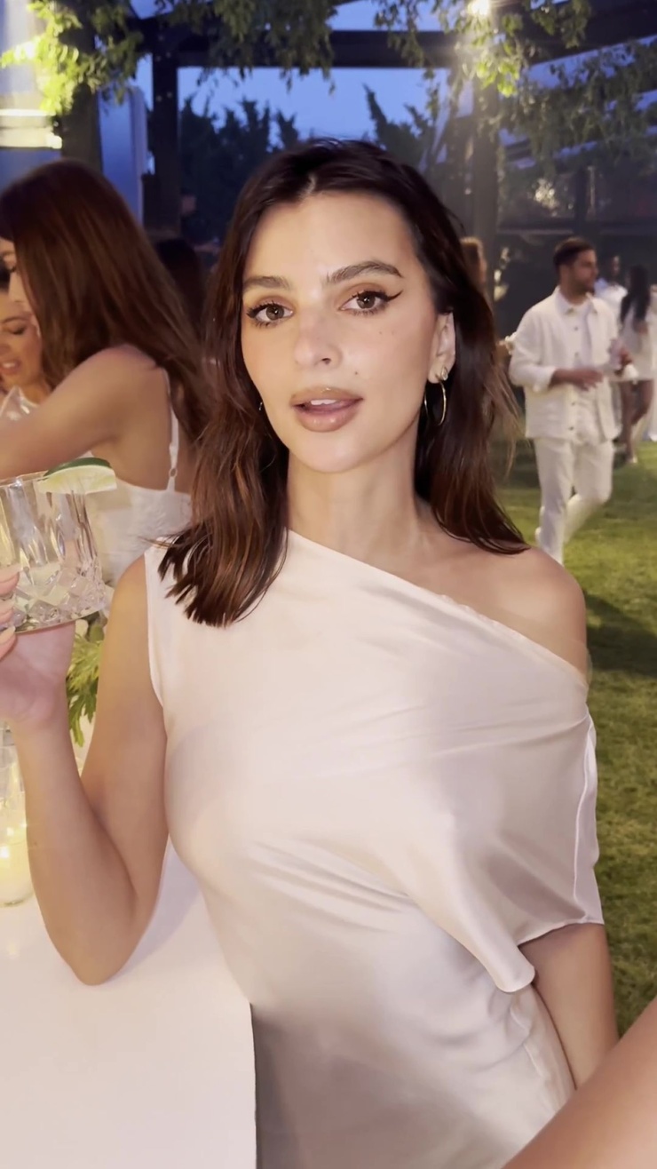 Emily Ratajkowski