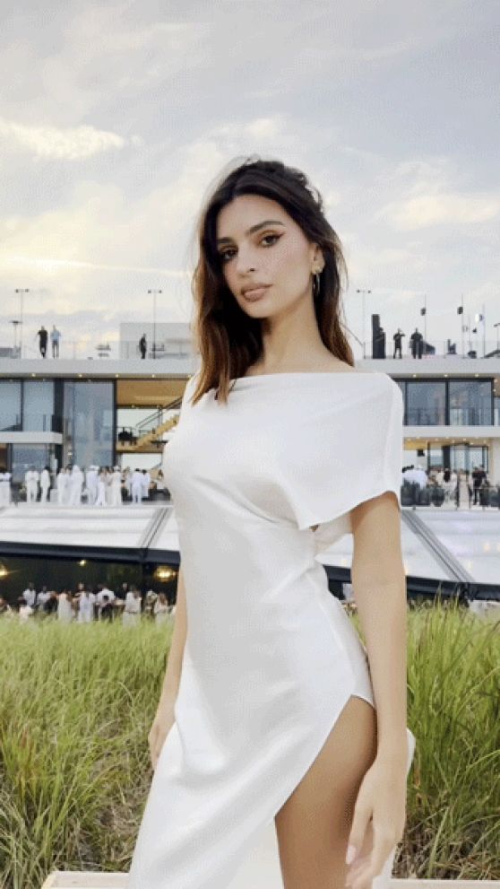 Emily Ratajkowski