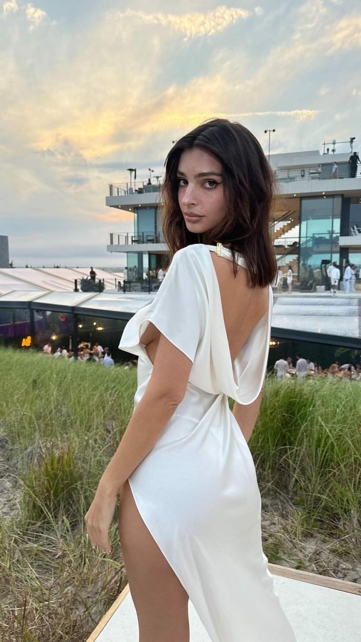 Emily Ratajkowski Emily Ratajkowski