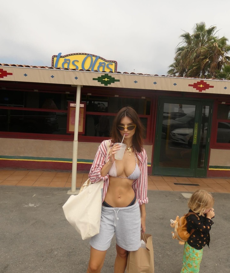 Emily Ratajkowski