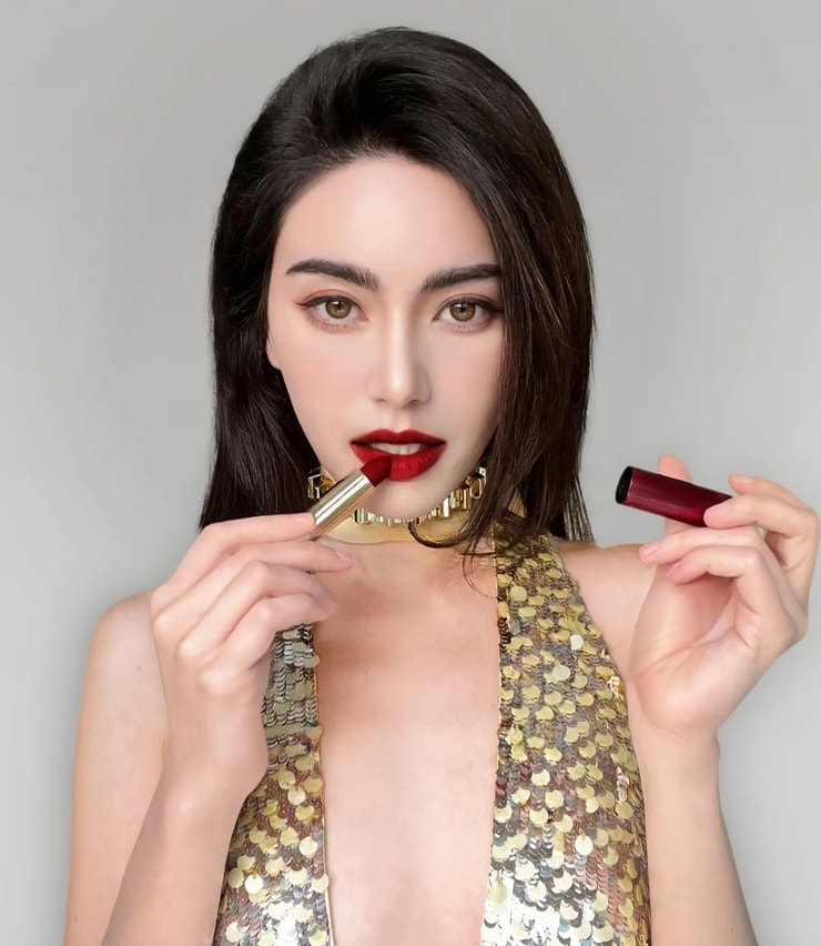 Davika Hoorne Davika Hoorne