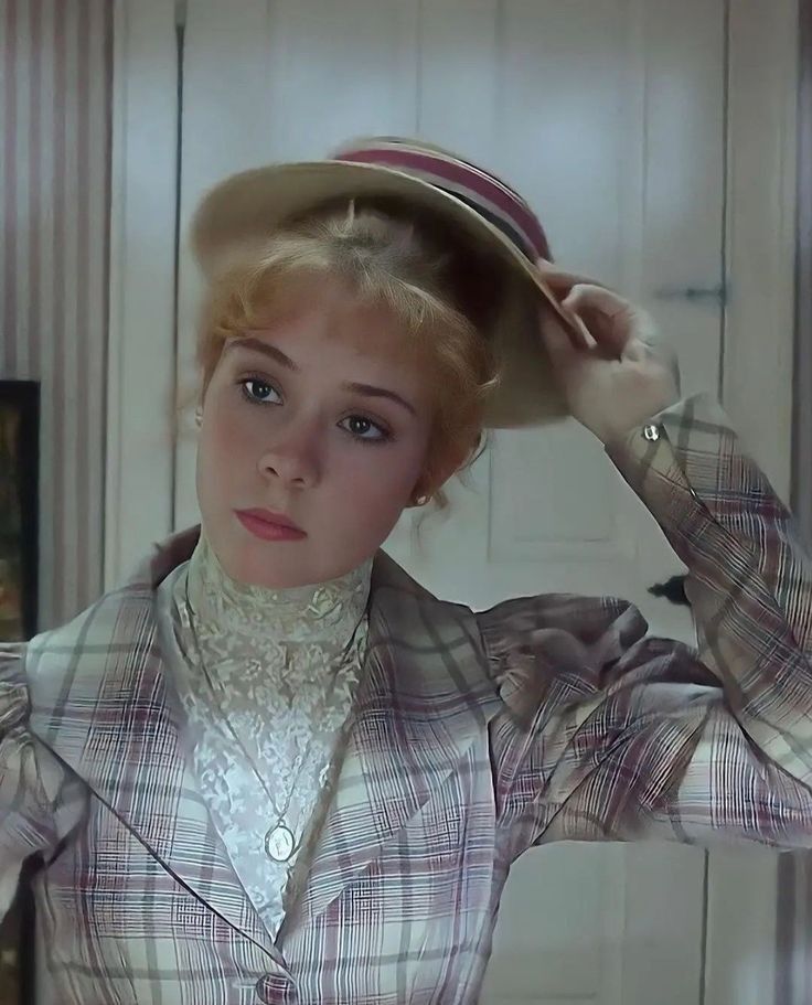 Anne Shirley (Megan Follows)