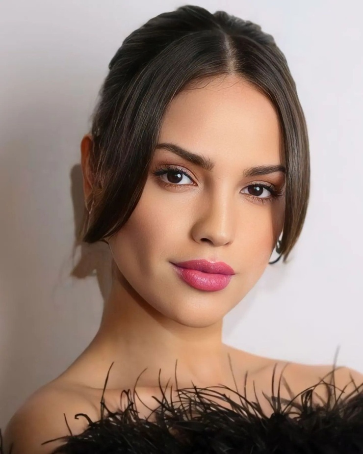 Eiza Gonzalez Eiza Gonzalez