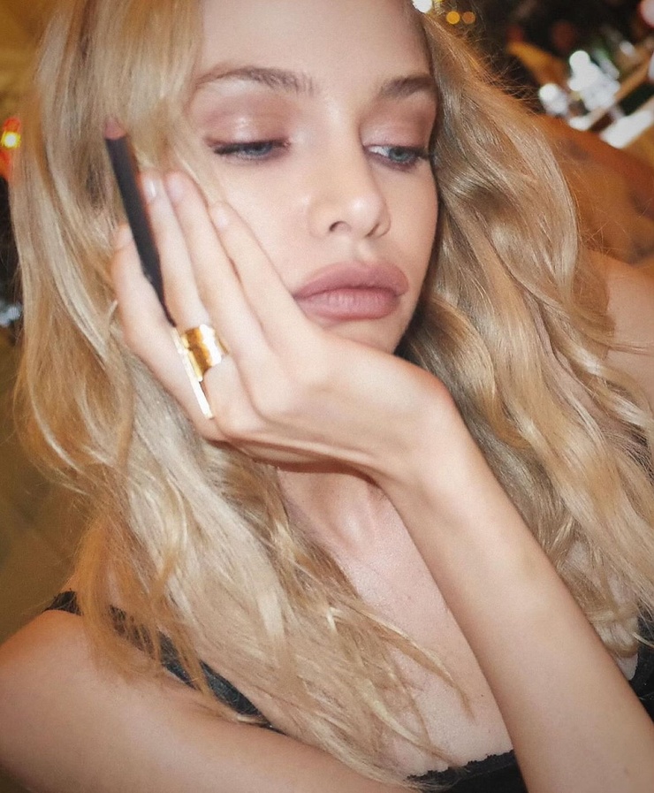 Stella Maxwell