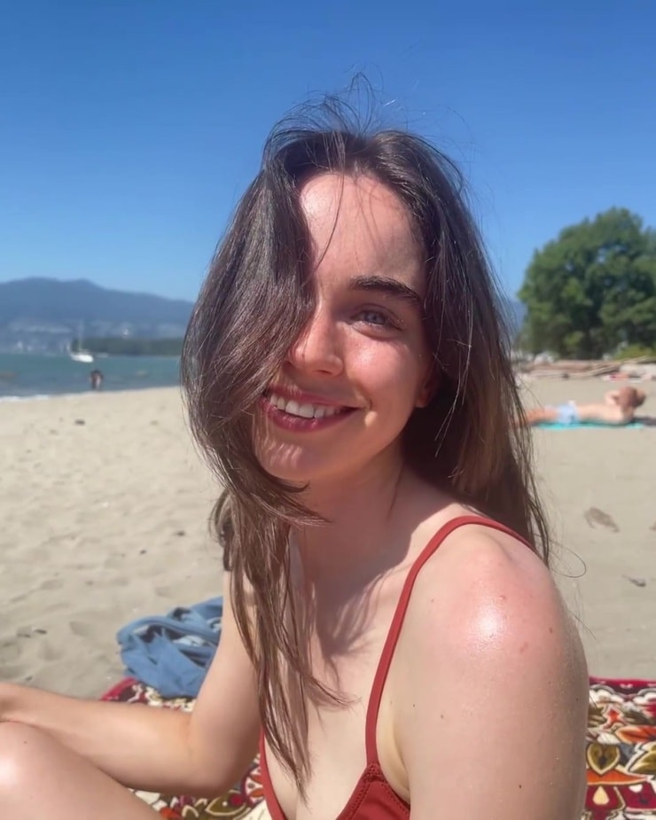 Sarah Desjardins Sarah Desjardins