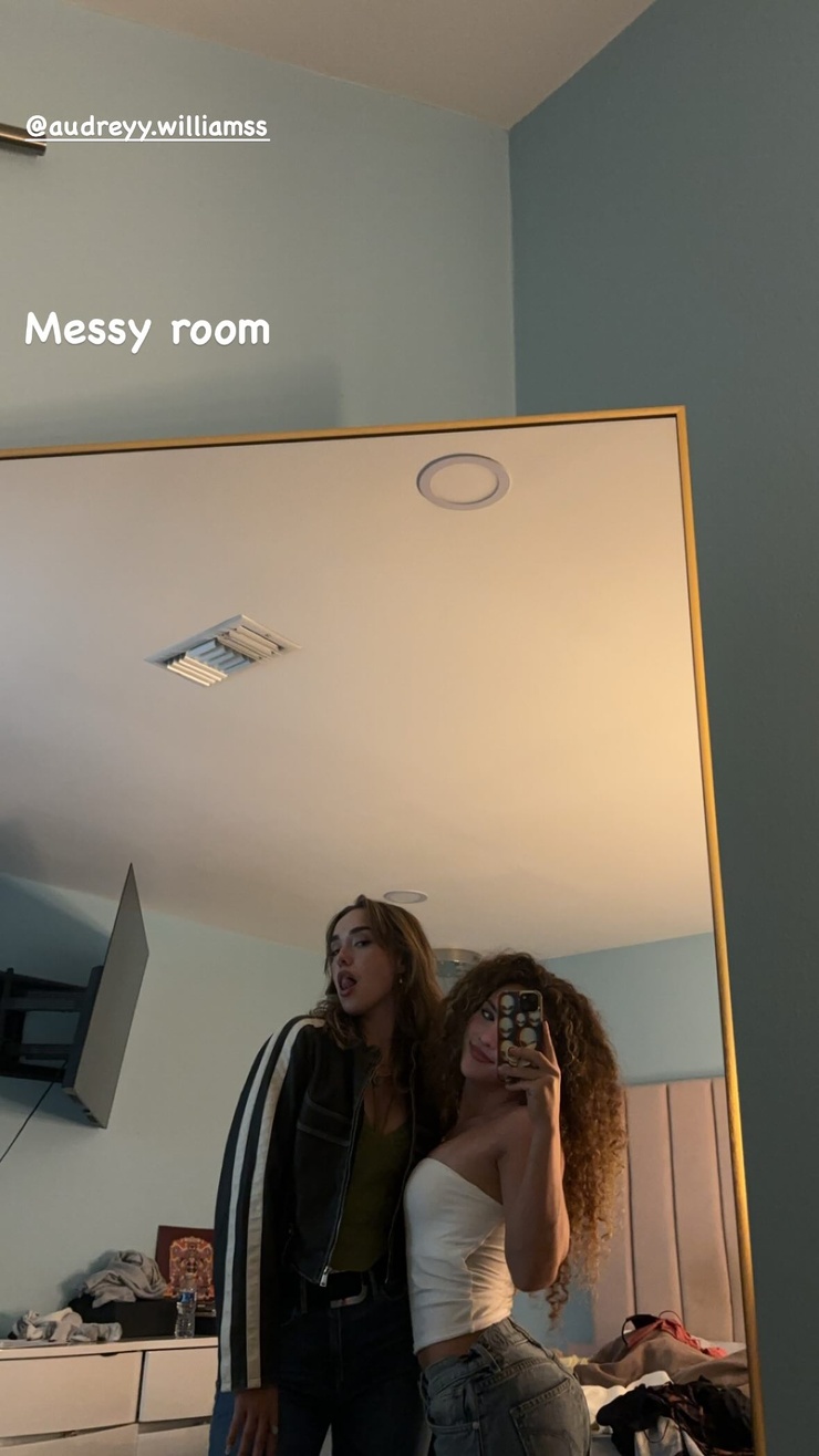 Sofie Dossi