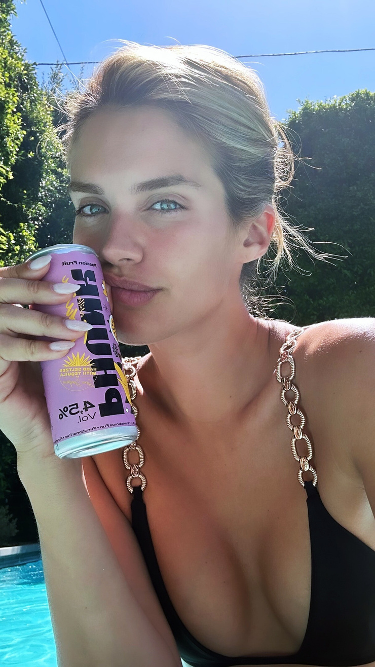 Sara Sampaio Sara Sampaio