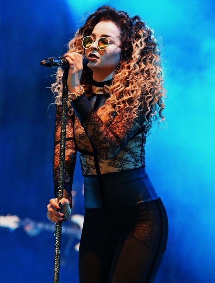 Ella Eyre