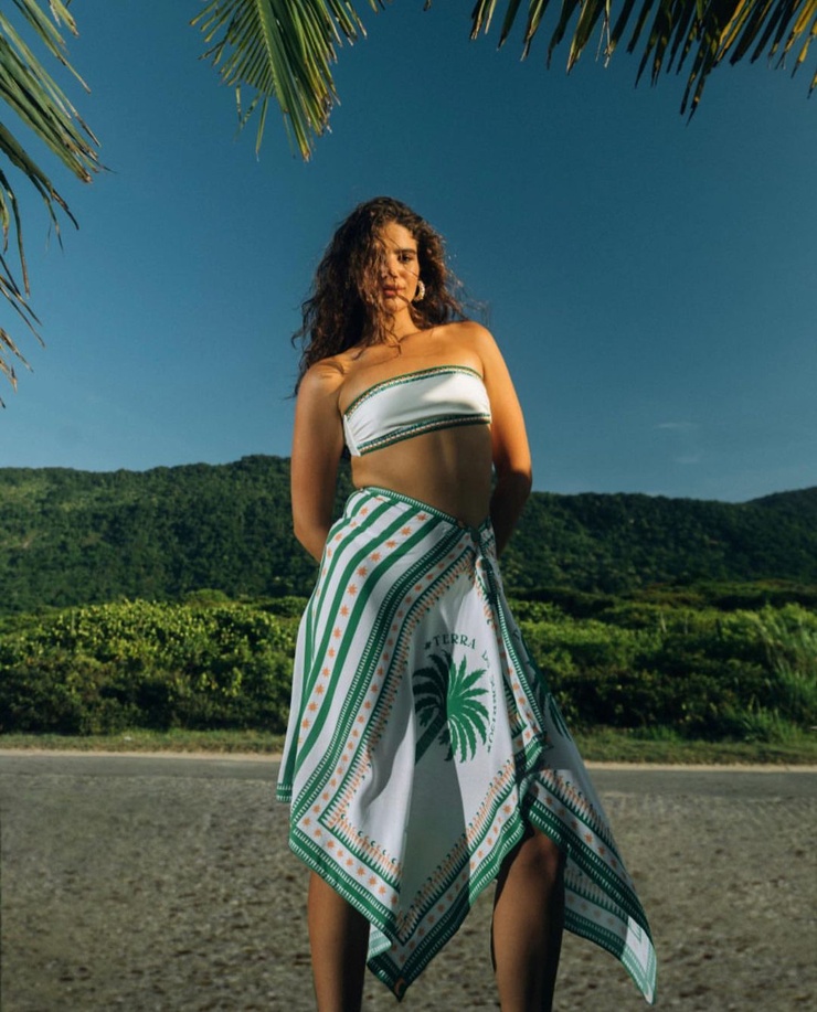 Julia Esther
