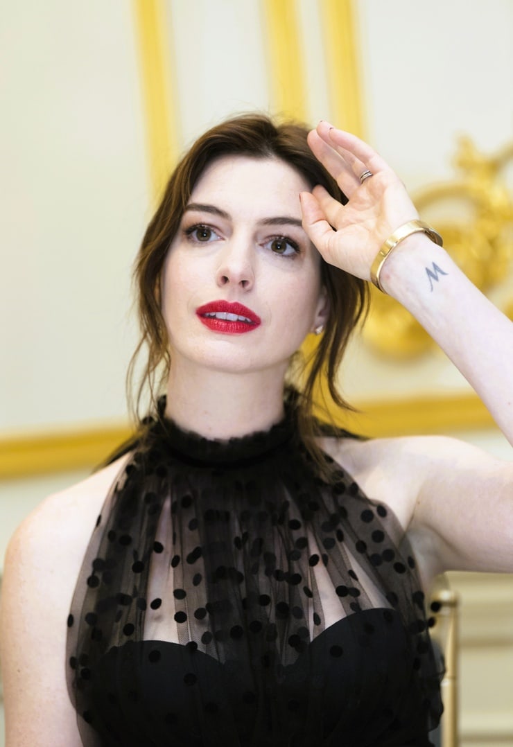 Anne Hathaway image