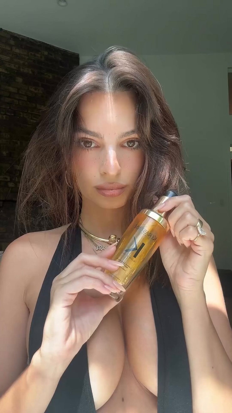 Emily Ratajkowski