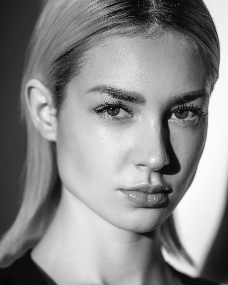 Bella Monroe