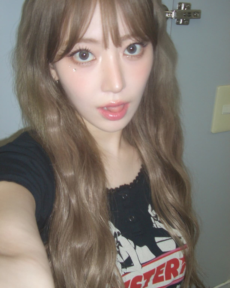 Sakura Miyawaki Sakura Miyawaki