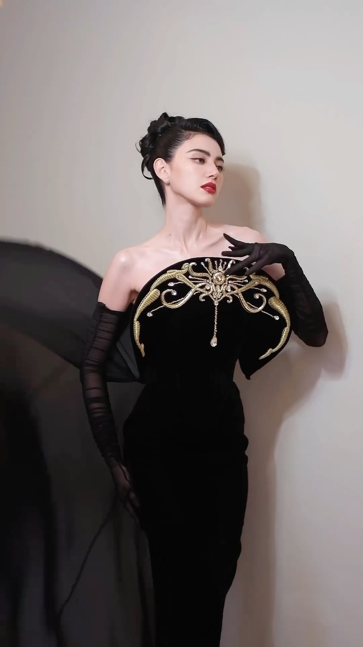 Davika Hoorne Davika Hoorne