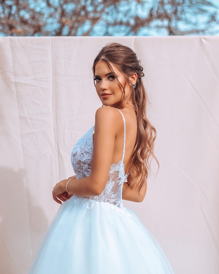 Ana Luiza Simoes