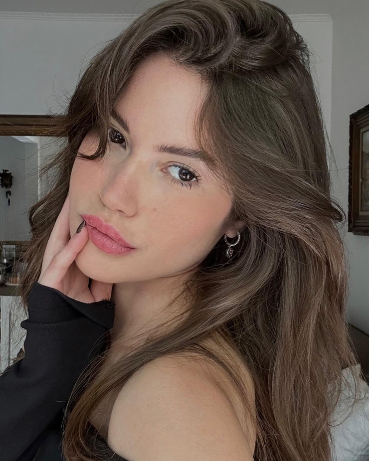 Ana Luiza Simoes