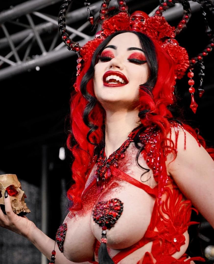 Dani Divine