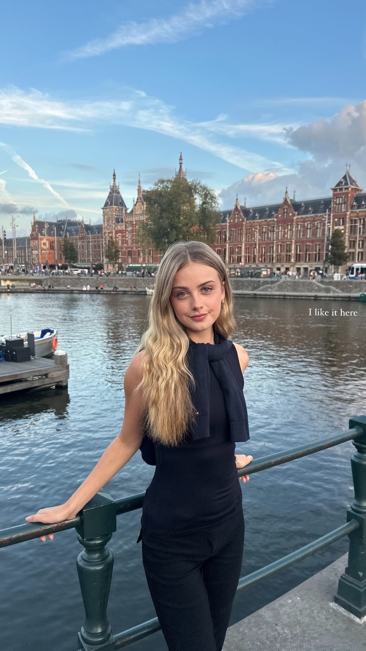 India Woollard India Woollard