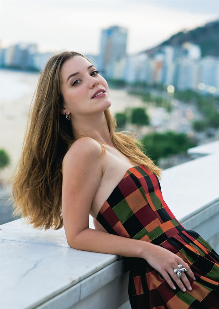Nathália Dill