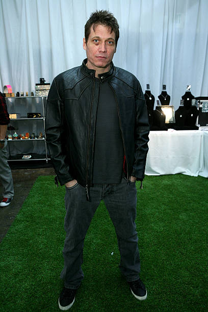 Holt McCallany
